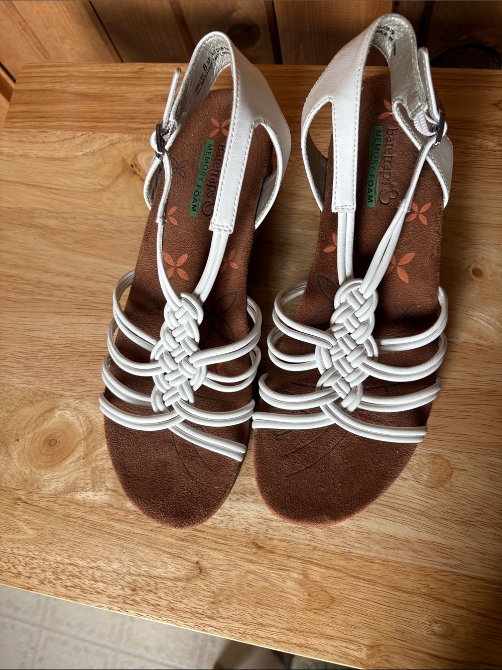 NWOB Baretraps Memory Foam Sandals